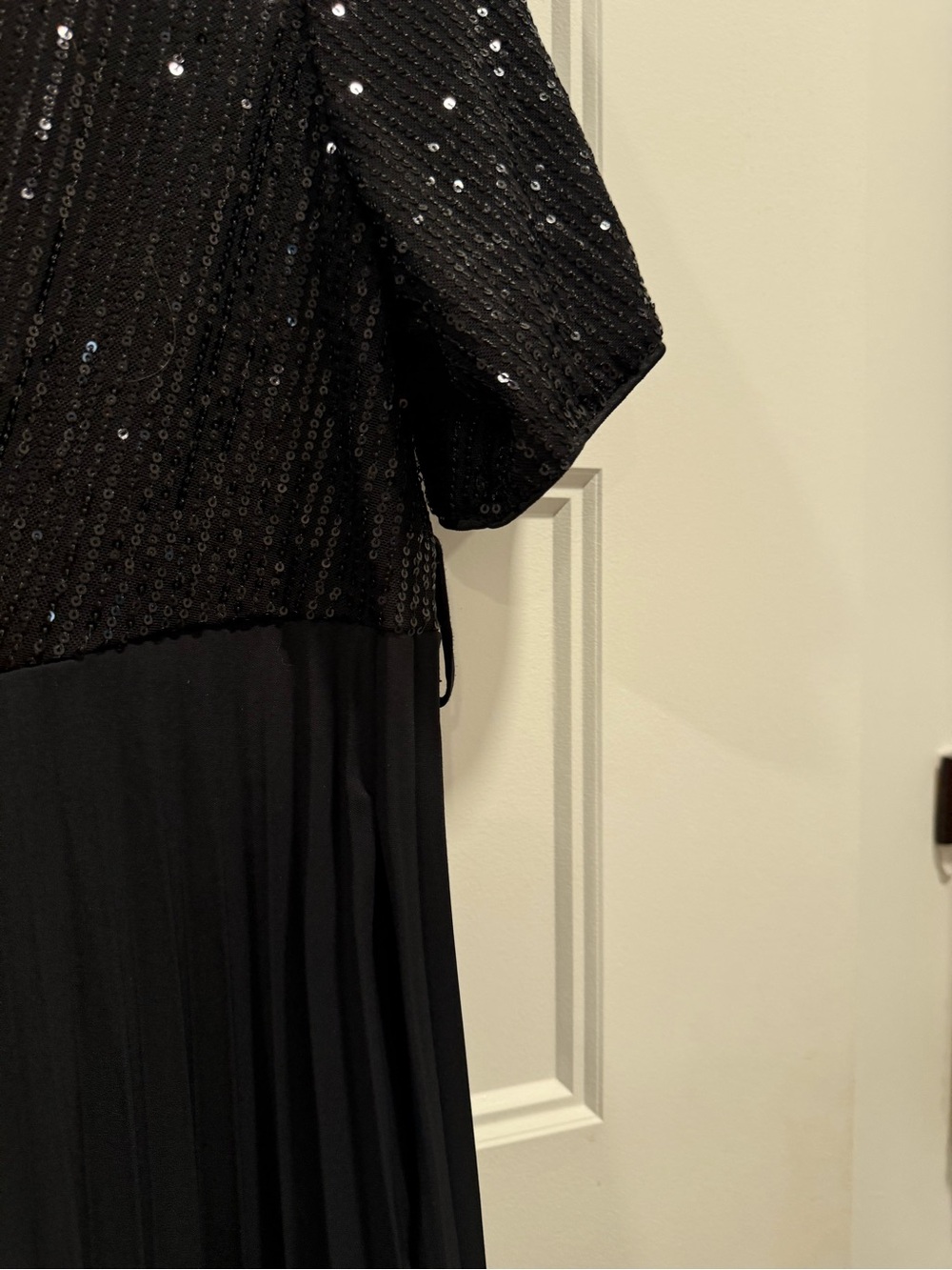 BloomChic Black Sequin & Pleated Midi Dress - Picture 4 of 10